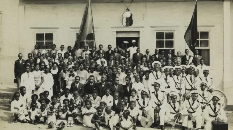 Imagem de militantes da Frente Negra Brasileira em uma delegação da entidade (local não identificado). Acervo da Biblioteca nacional.