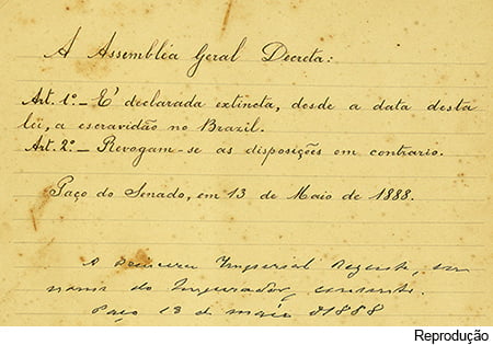 Carta original da Lei Áurea (Lei Imperial n.º 3.353), sancionada em 13 de maio de 1888, responsável pela abolição da escravidão no Brasil.